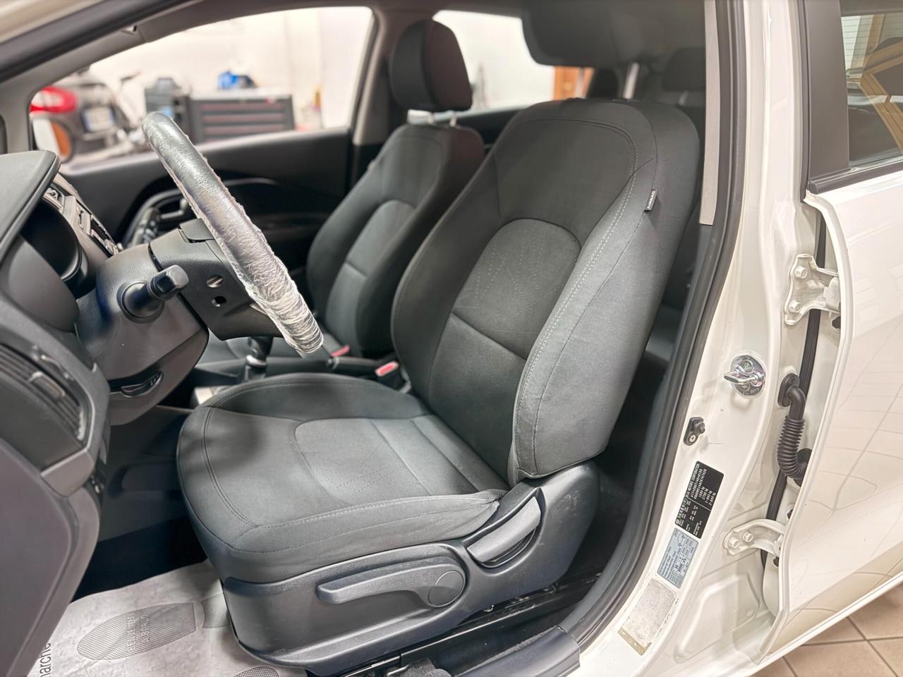 Kia Rio 1.4 CRDi WGT 5p. EX