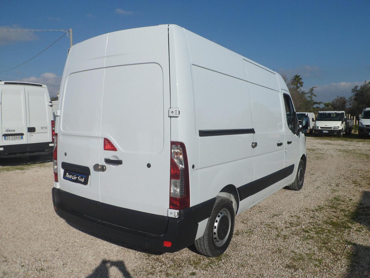 Renault Master furgone medio alto