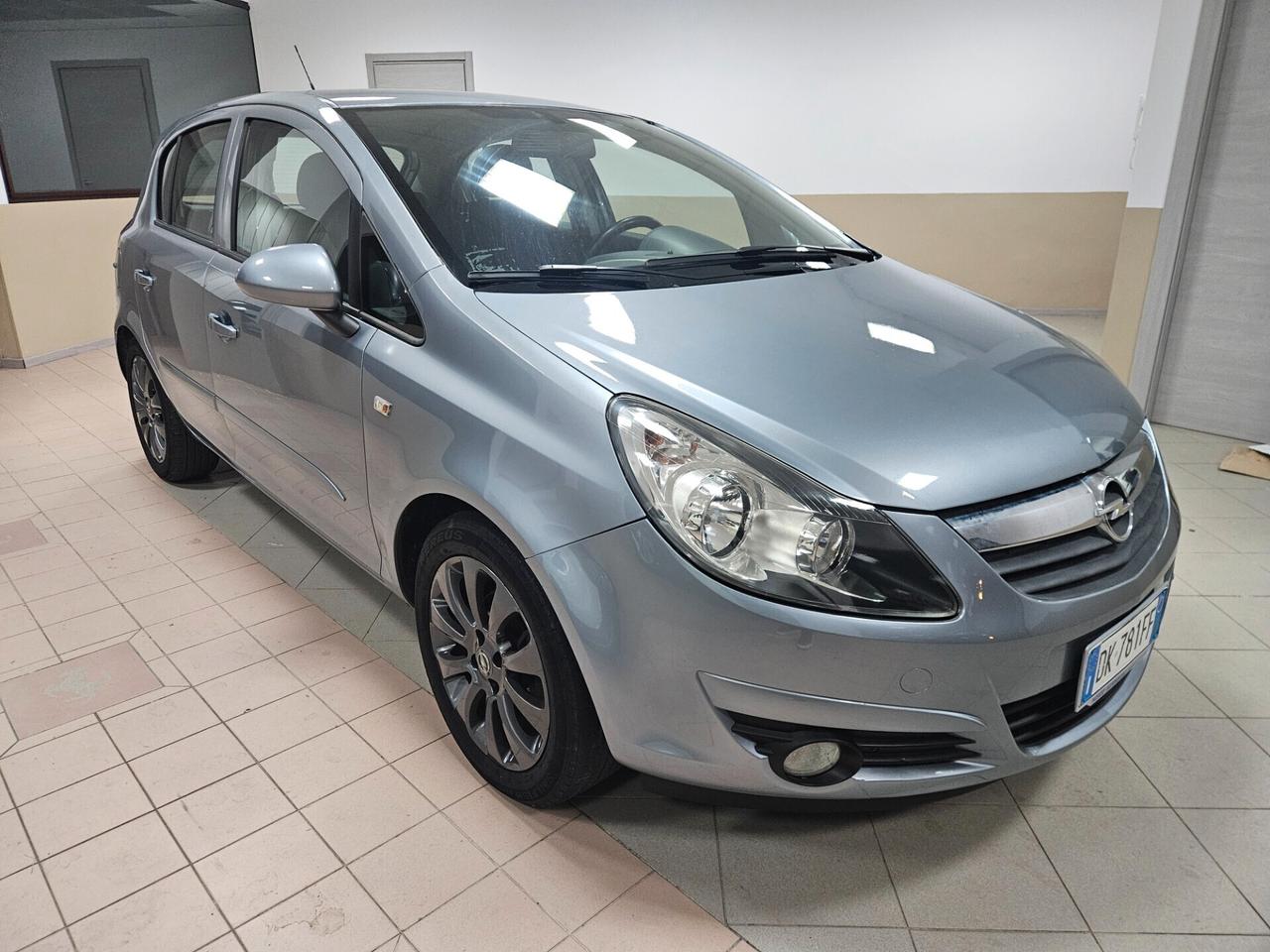 Opel Corsa 1.2 5 porte Club