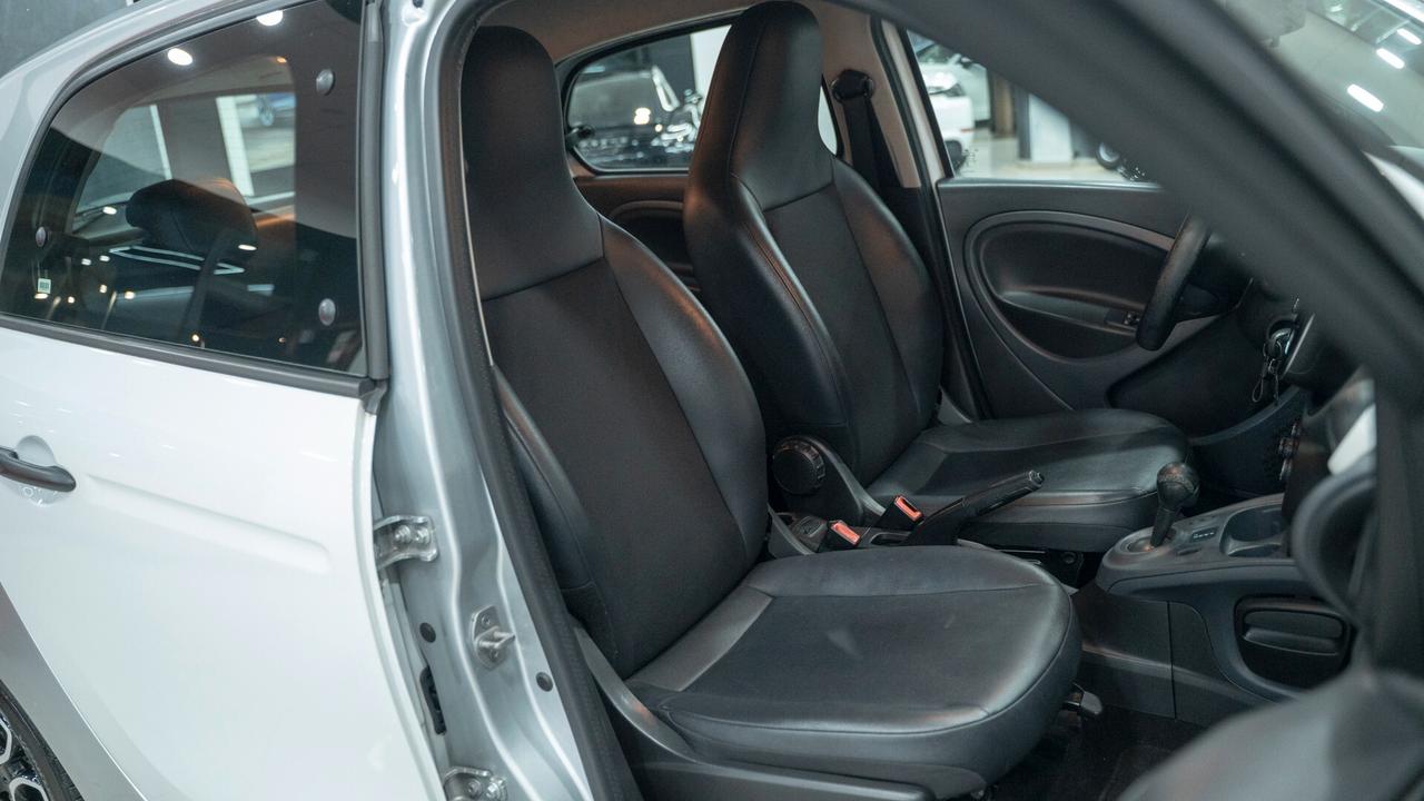 Smart ForFour 1.0 YOUNGSTER 71 CV TWINAMIC AUTO NAVI PELLE FULL