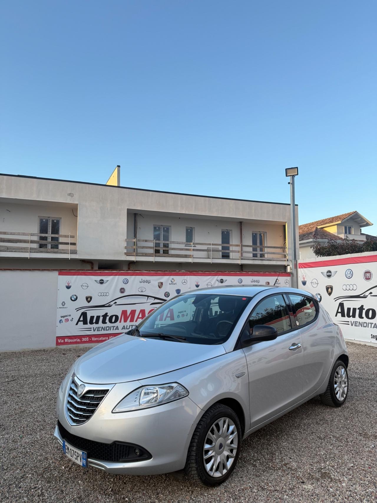 Lancia Ypsilon 1.2 69 CV 5 porte GPL Ecochic Silver