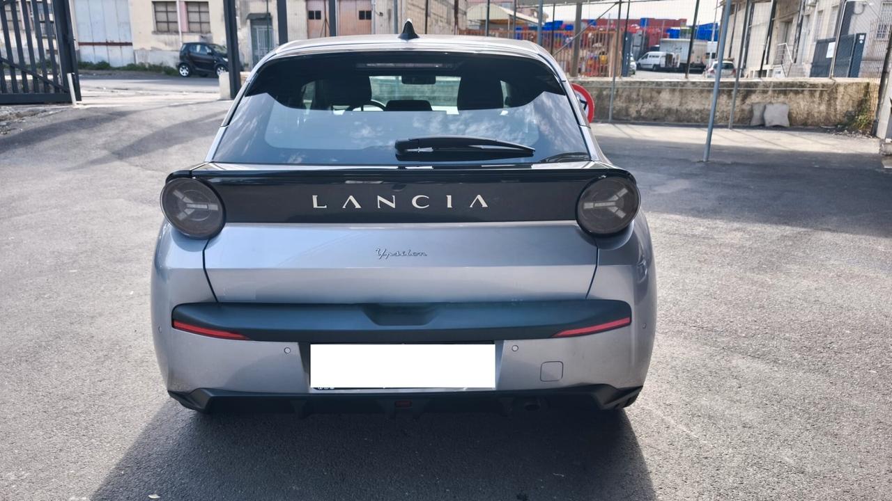 Lancia Ypsilon Hybrid e-DCT
