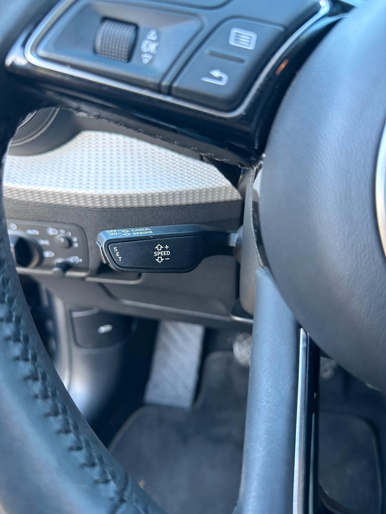 Audi Q2 30 TDI Business