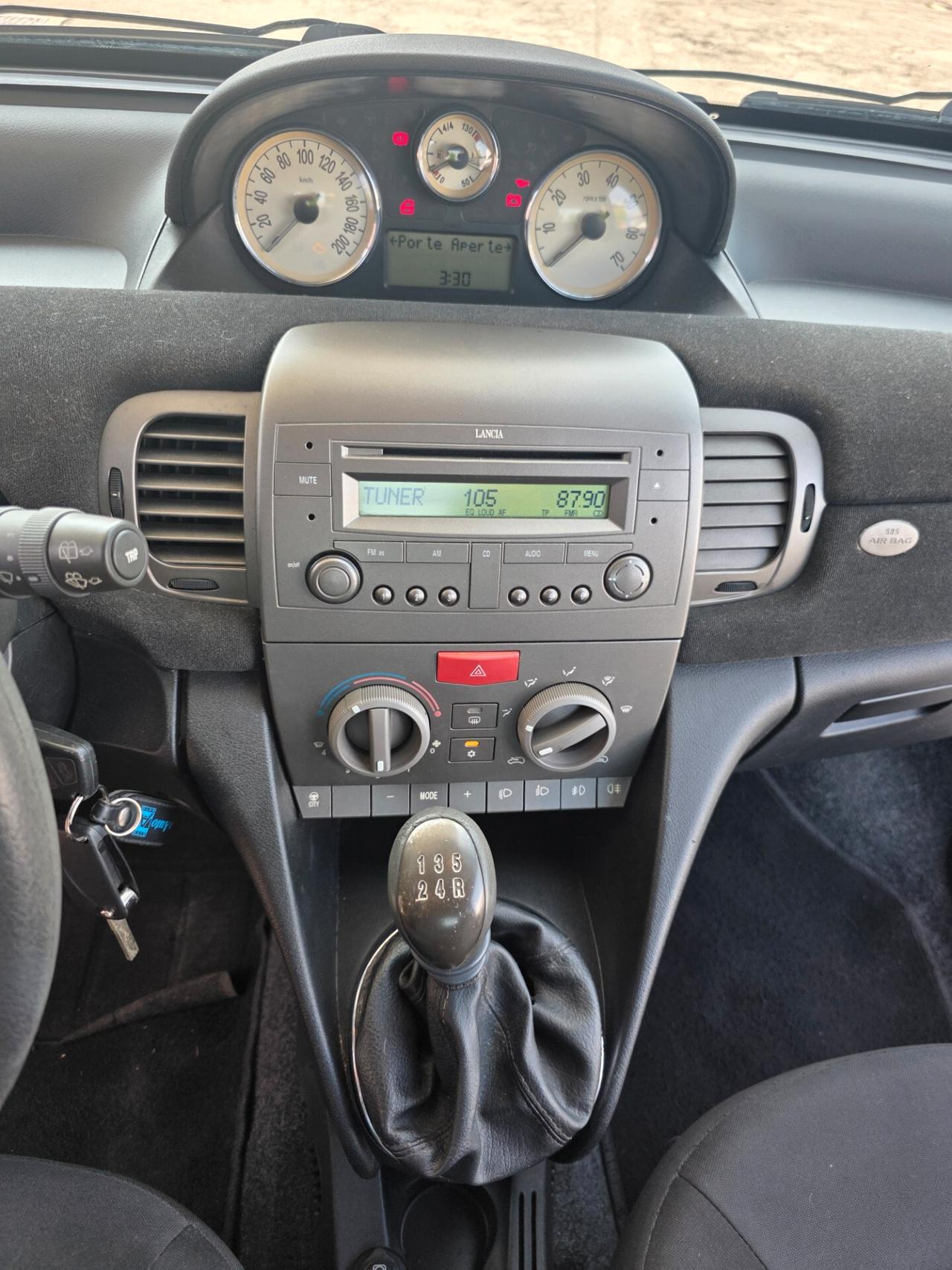 Lancia Ypsilon 1.2 con 140.000km