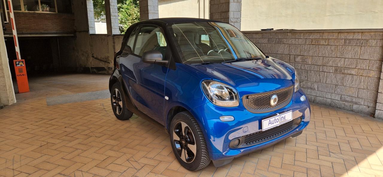 Smart ForTwo 70 1.0 twinamic Youngster cerchi in lega cambio automatico e sequenziale sedili in pelle