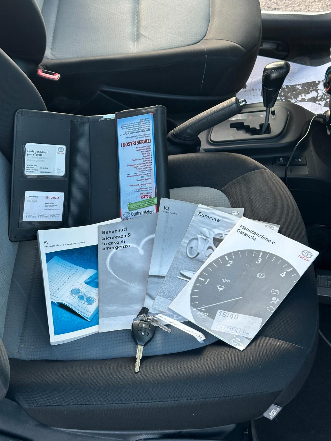 Toyota iQ 1.0 Lounge CVT 2012 Automatica