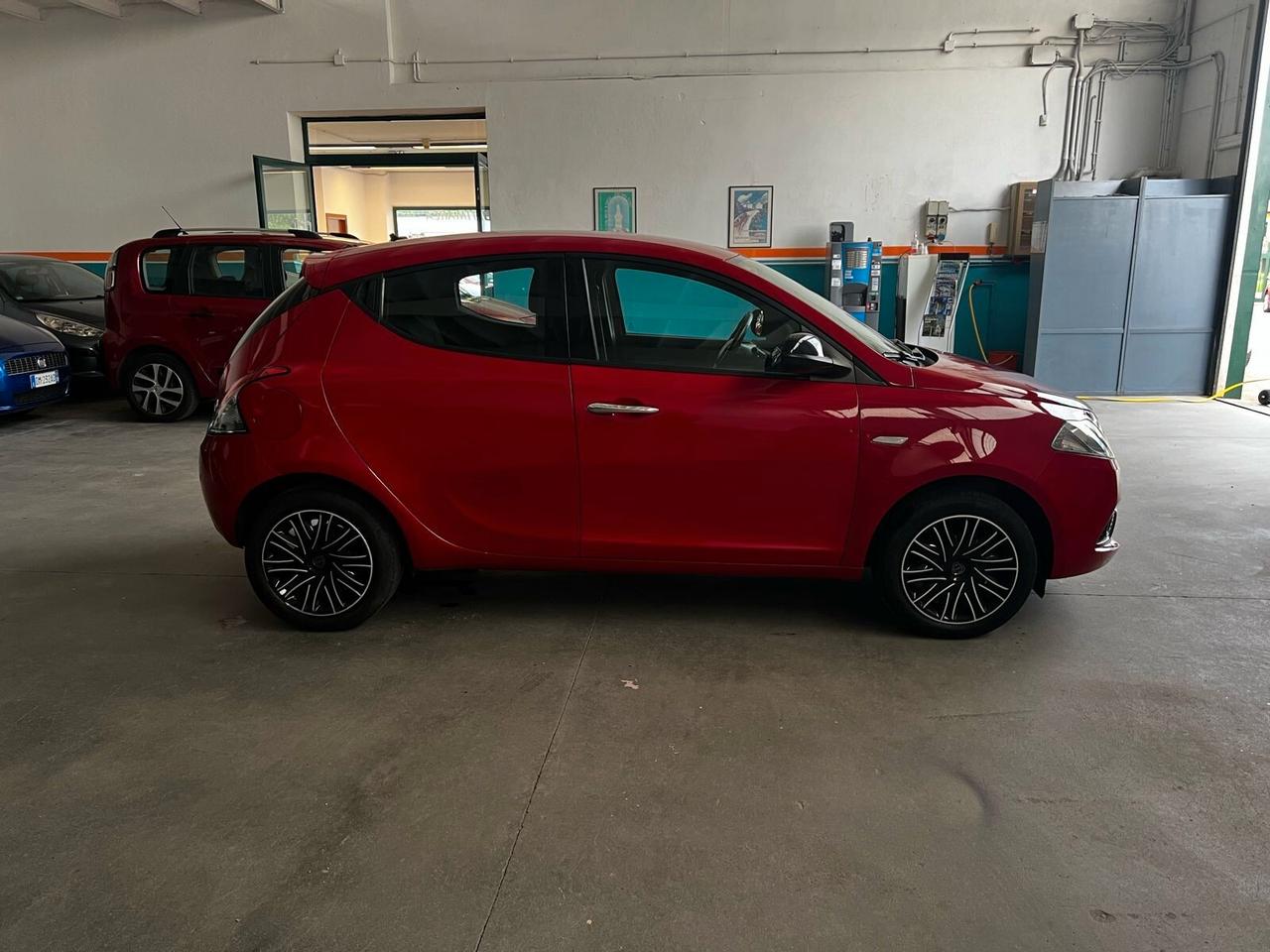 Lancia Ypsilon 1.2 69 CV 5 porte S&S Gold