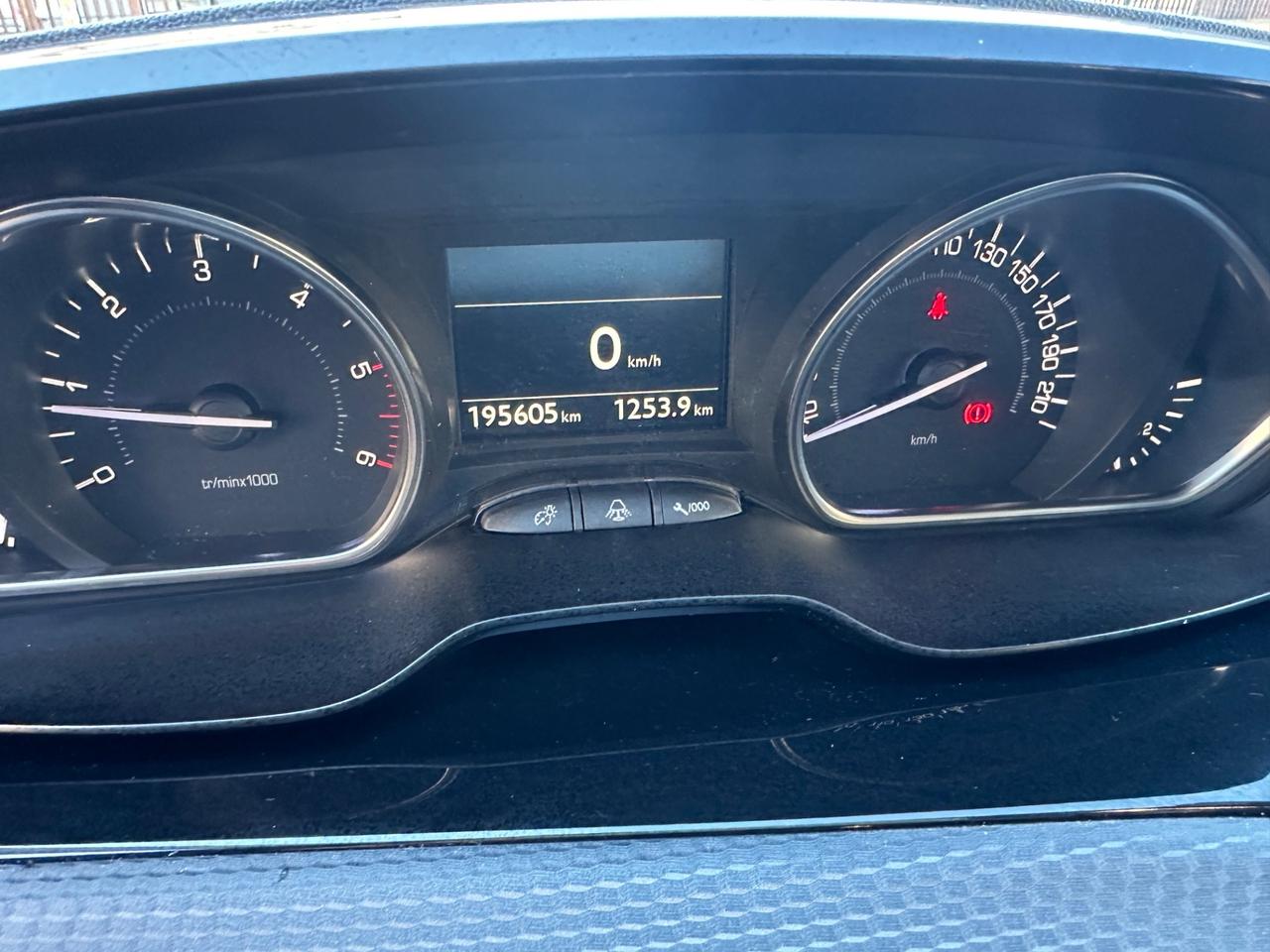 Peugeot 2008 BlueHDi 100 Allure