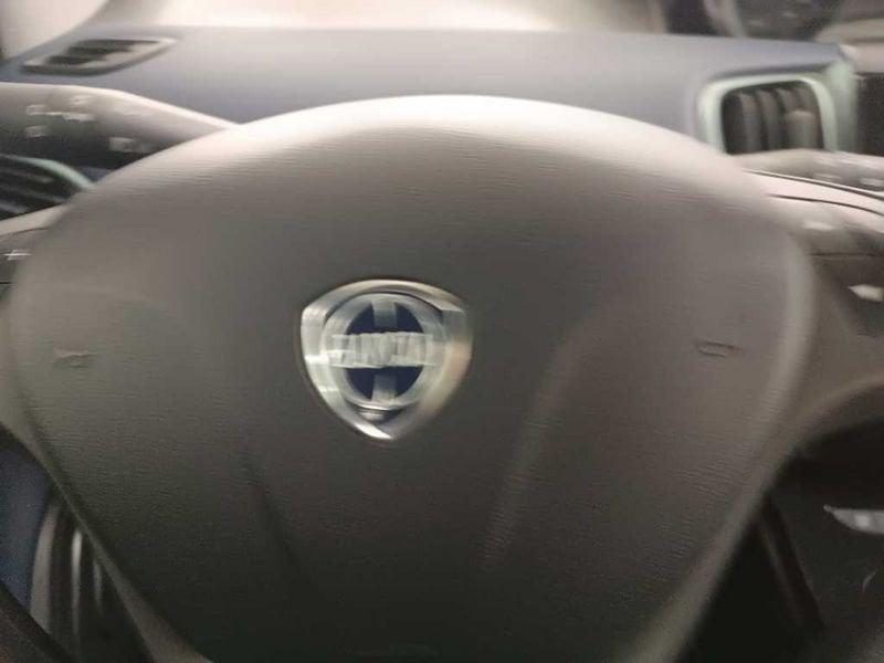 Lancia Ypsilon New 5 porte My24 1.0 Firefly 70 CvStart&Stop Hybrid Oro