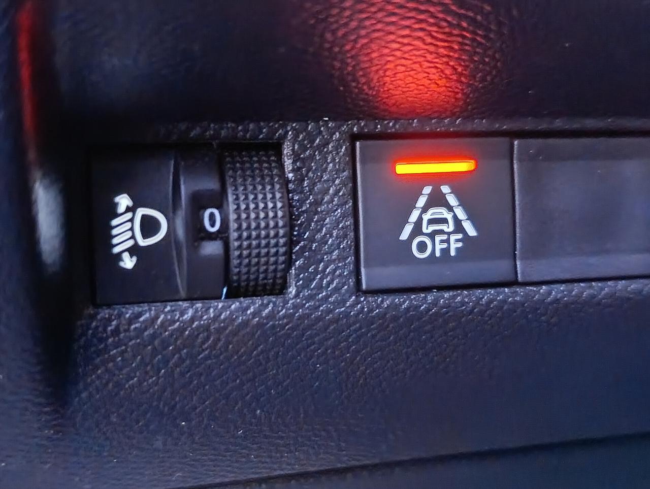 PEUGEOT 2008 1.5 HDI 12/2020 LED/NAV/SENSORI POSTERIORI