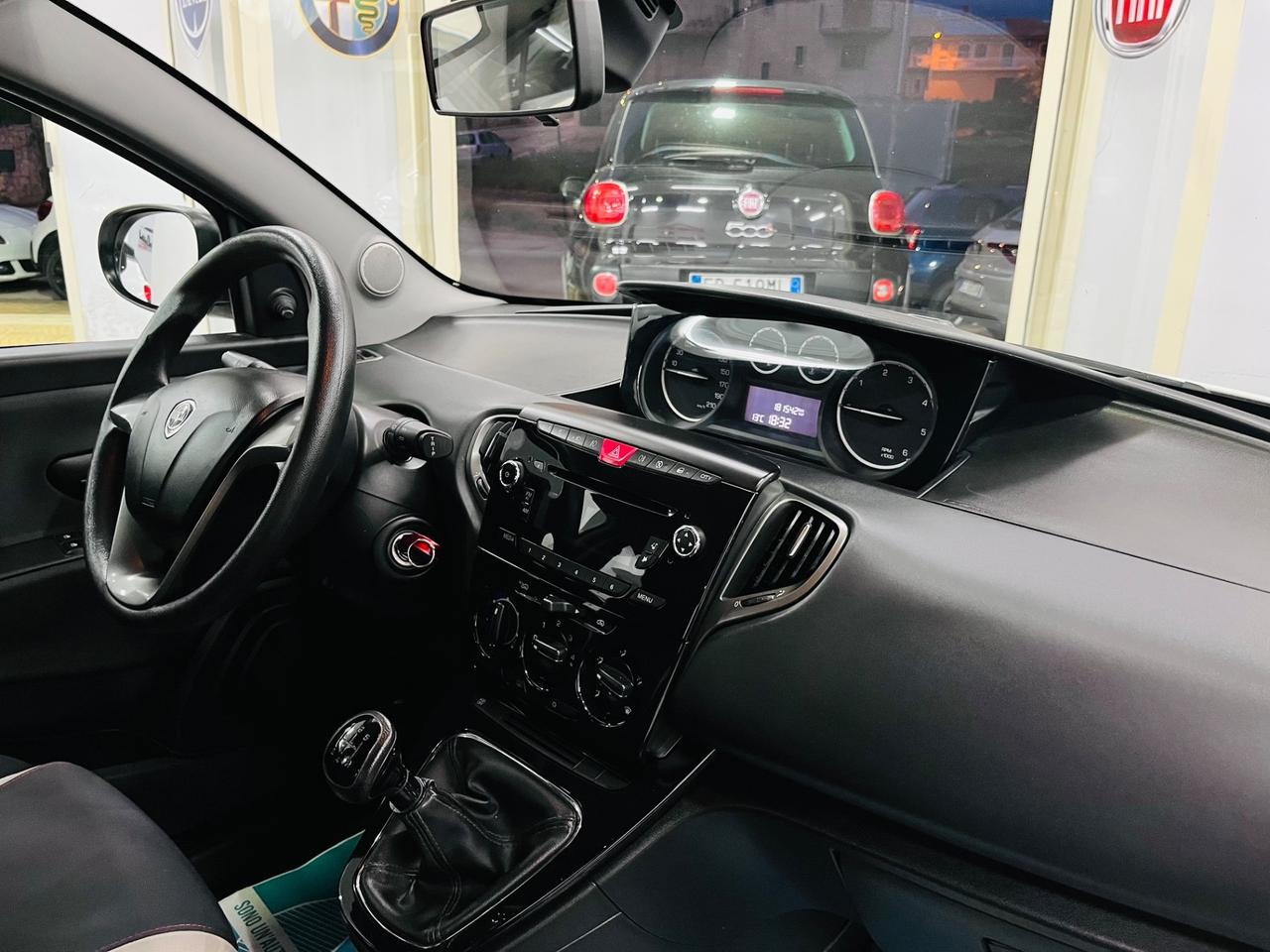 Lancia Ypsilon 1.3 MJT 95 CV Black Edition anno 2014