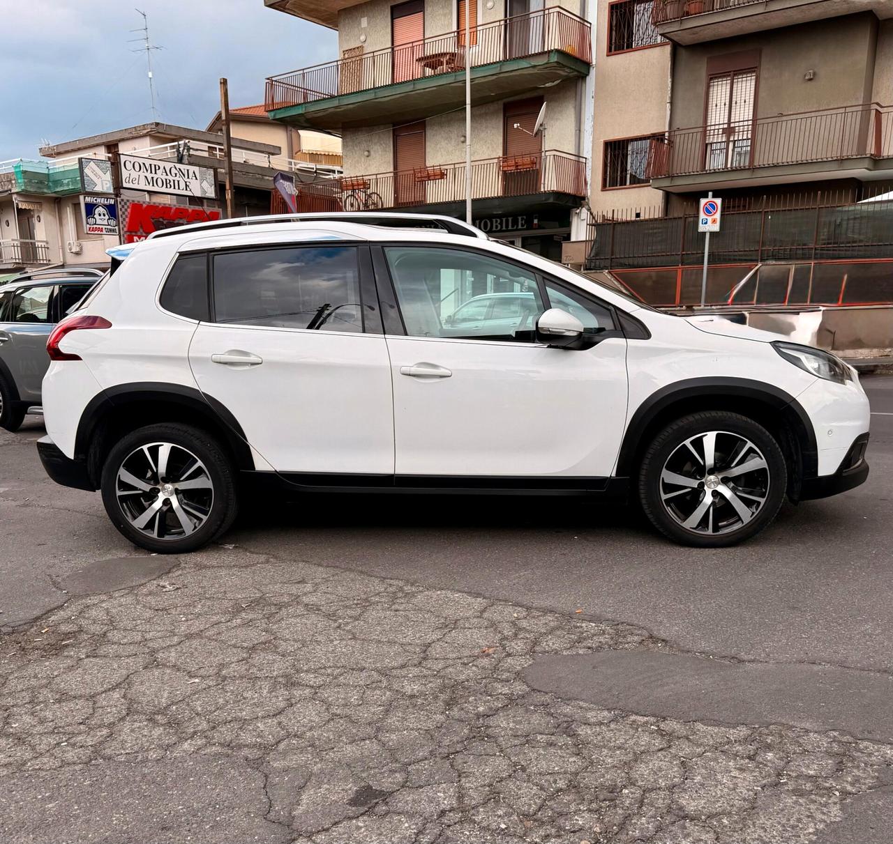 Peugeot 2008 BlueHDi 100 Allure