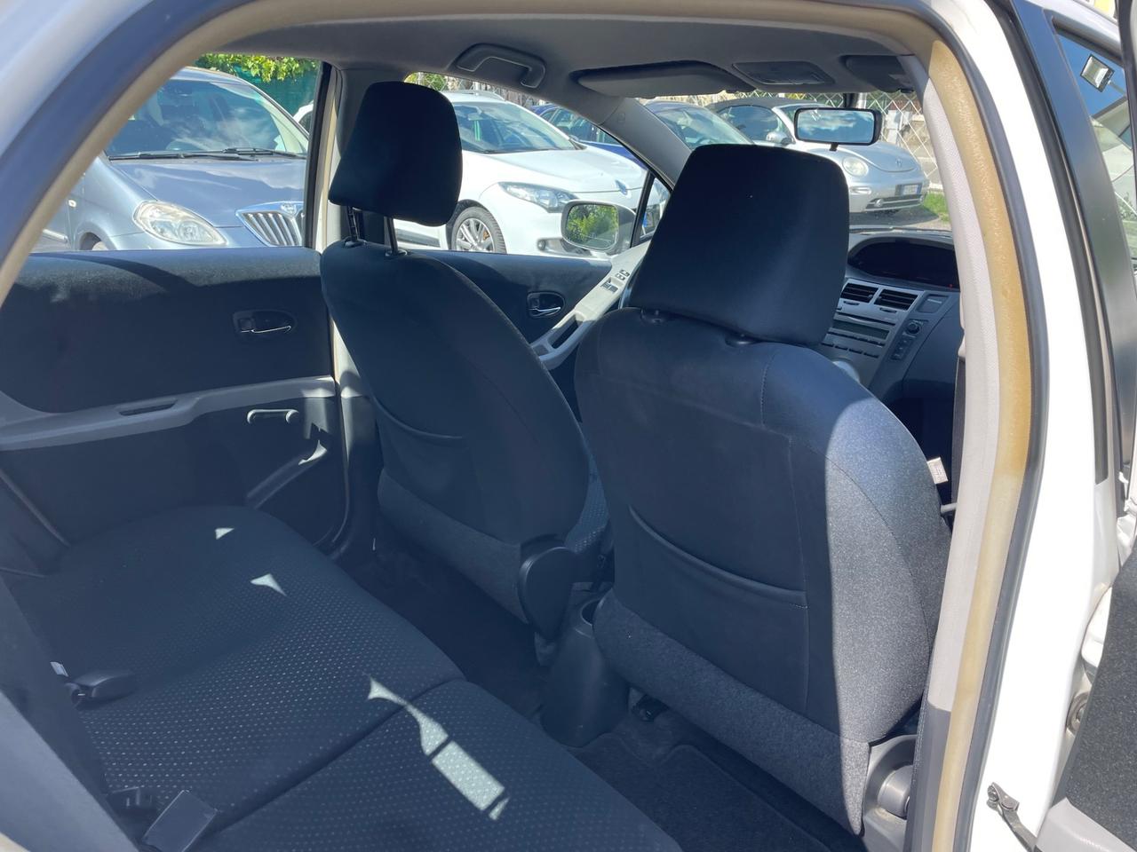 Toyota Yaris 1.0 5 porte