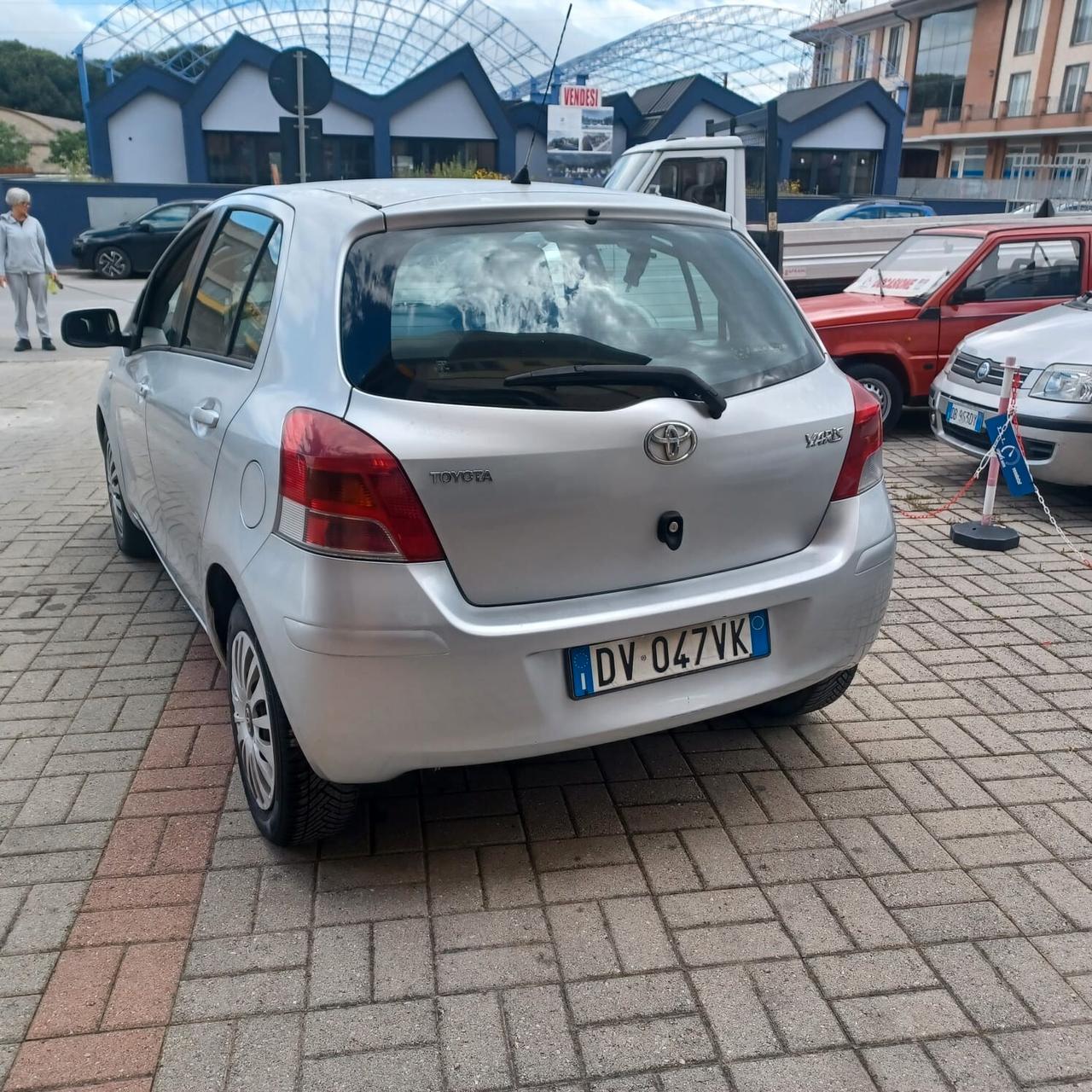 NEOPATENTATI YARIS 1.0 5 PORTE BEN CONSERVATA