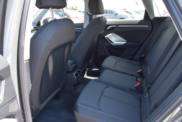 AUDI Q3 35 TDI quattro S tronic Business