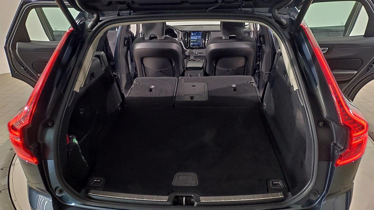 VOLVO Xc60 B4 Mild Hybrid (D) Awd Geartronic Momentum Pro