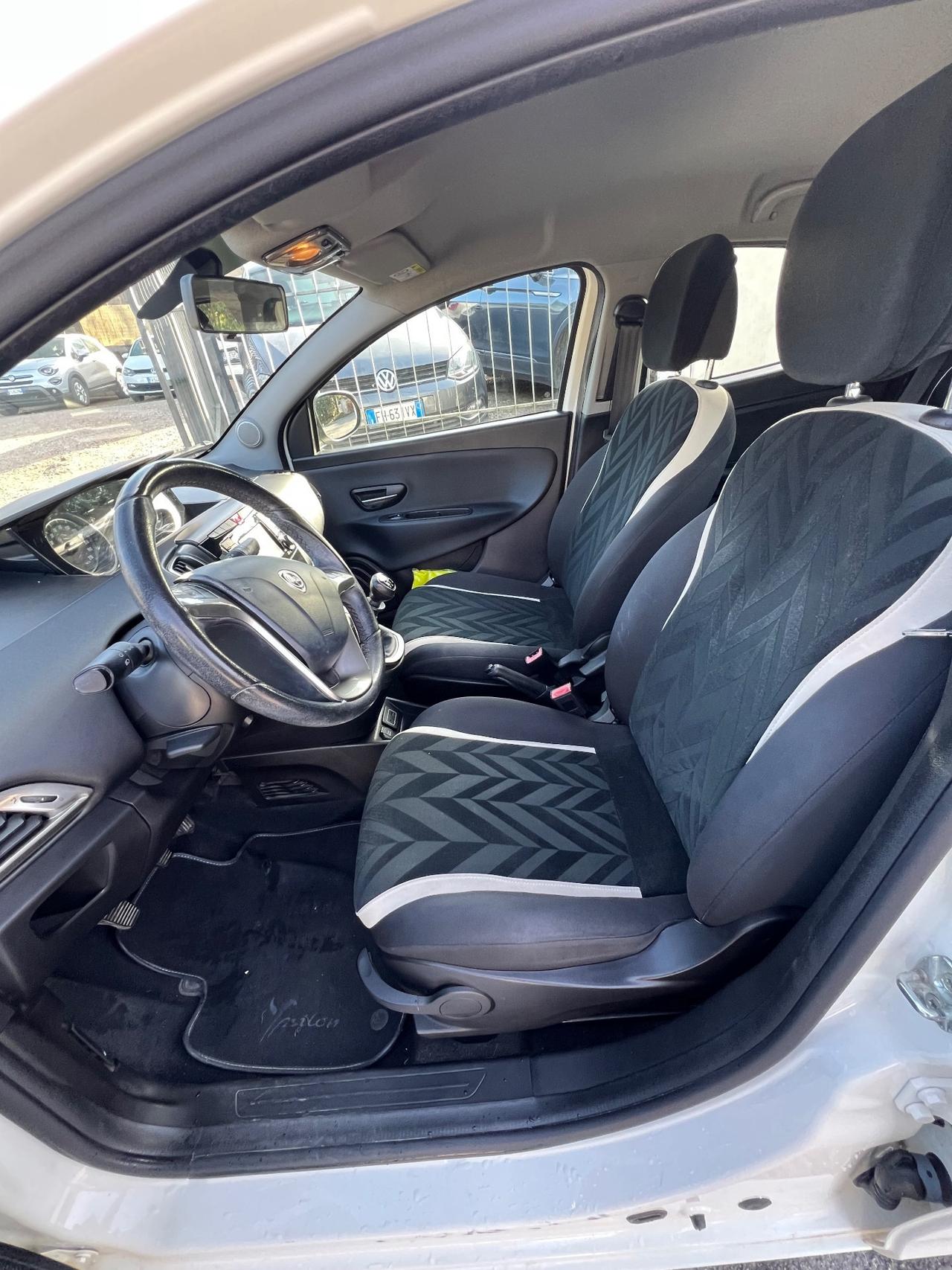 Lancia Ypsilon 1.2 69 CV 5 porte GPL Ecochic Silver