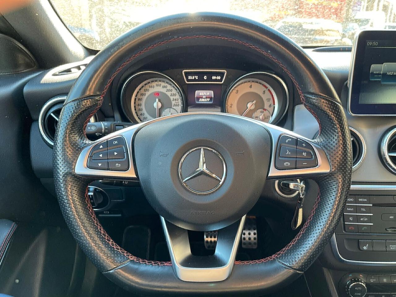 Mercedes-benz CLA 180cdi S.W. Premium AMG interno/esterno