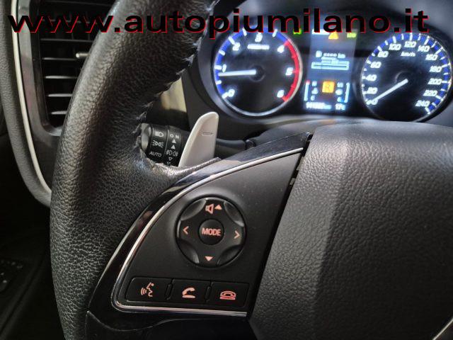 MITSUBISHI Outlander 2.2 DI-D 4WD Instyle Plus SDA 7 posti