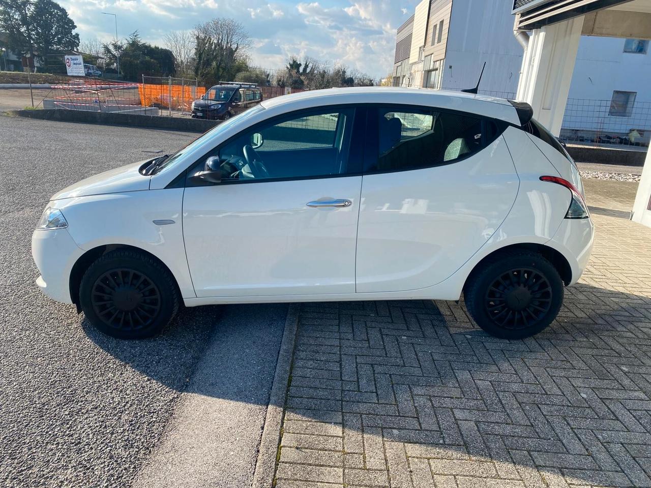 Lancia Ypsilon 1.0 FireFly 5 porte S&S Hybrid Gold