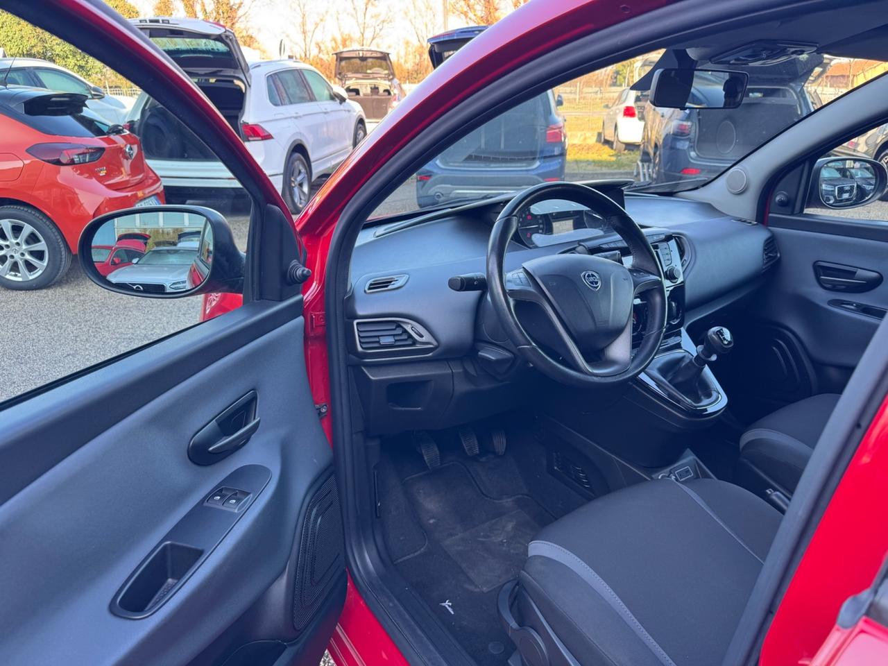 Lancia Ypsilon 1.2 69 CV 5 porte Platinum NEOPATENTATI