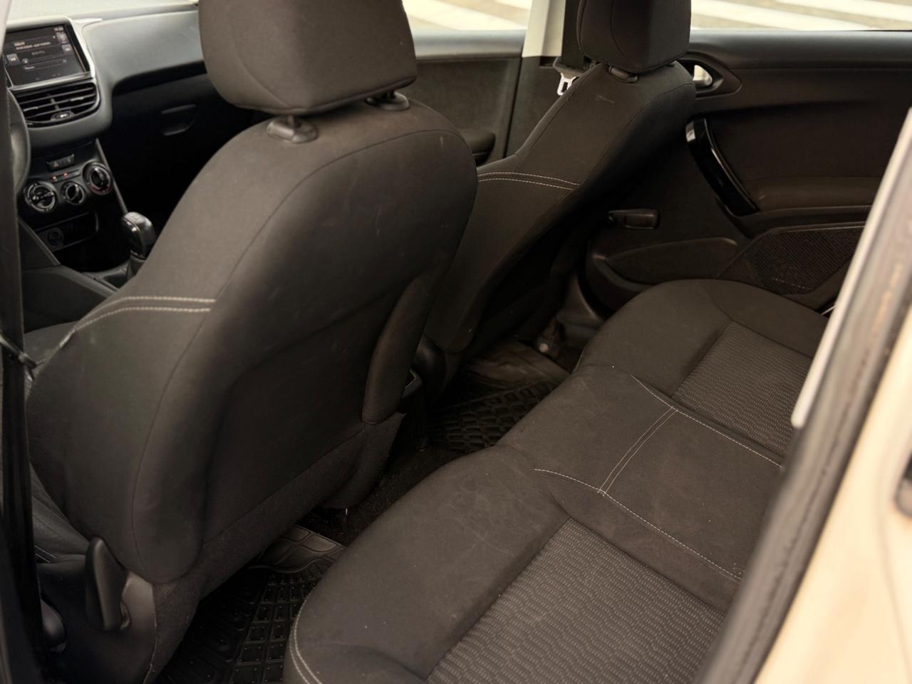 Peugeot 208 PureTech 82 5p. GPL Allure