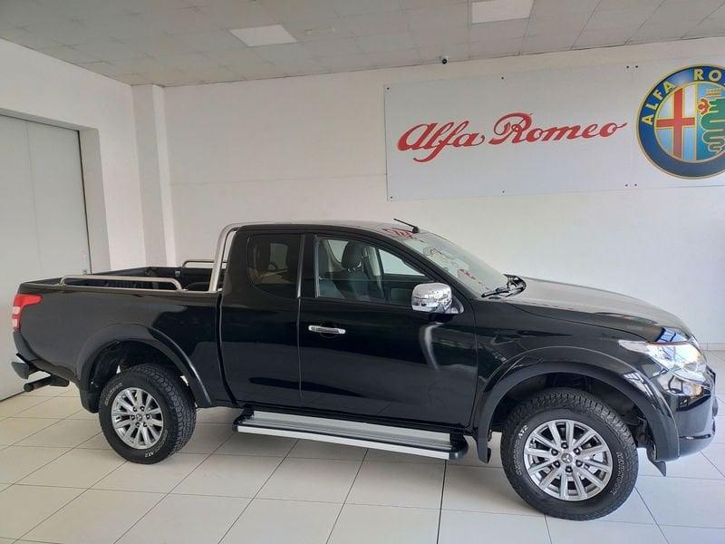 Mitsubishi L200 L200 2.4 DI-D/181CV Club Cab Intense Cabina Estesa