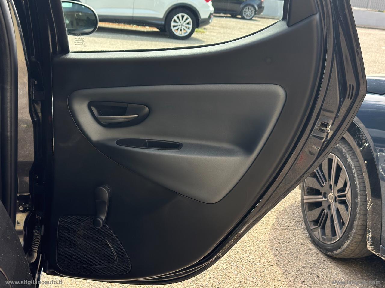 LANCIA Ypsilon 1.2 69 CV 5p. GPL Ecochic Silver