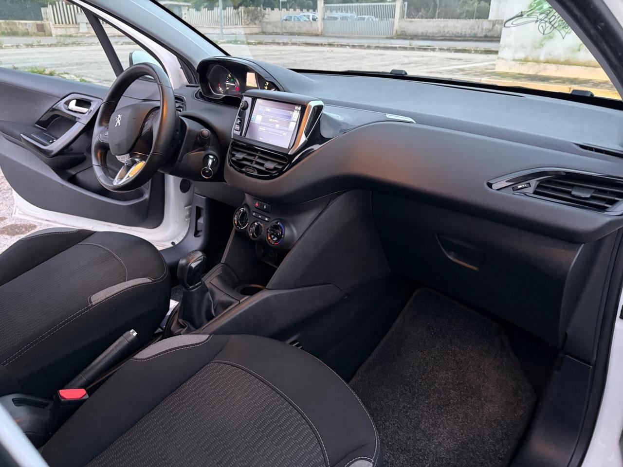 Peugeot 208 benzina 5 porte