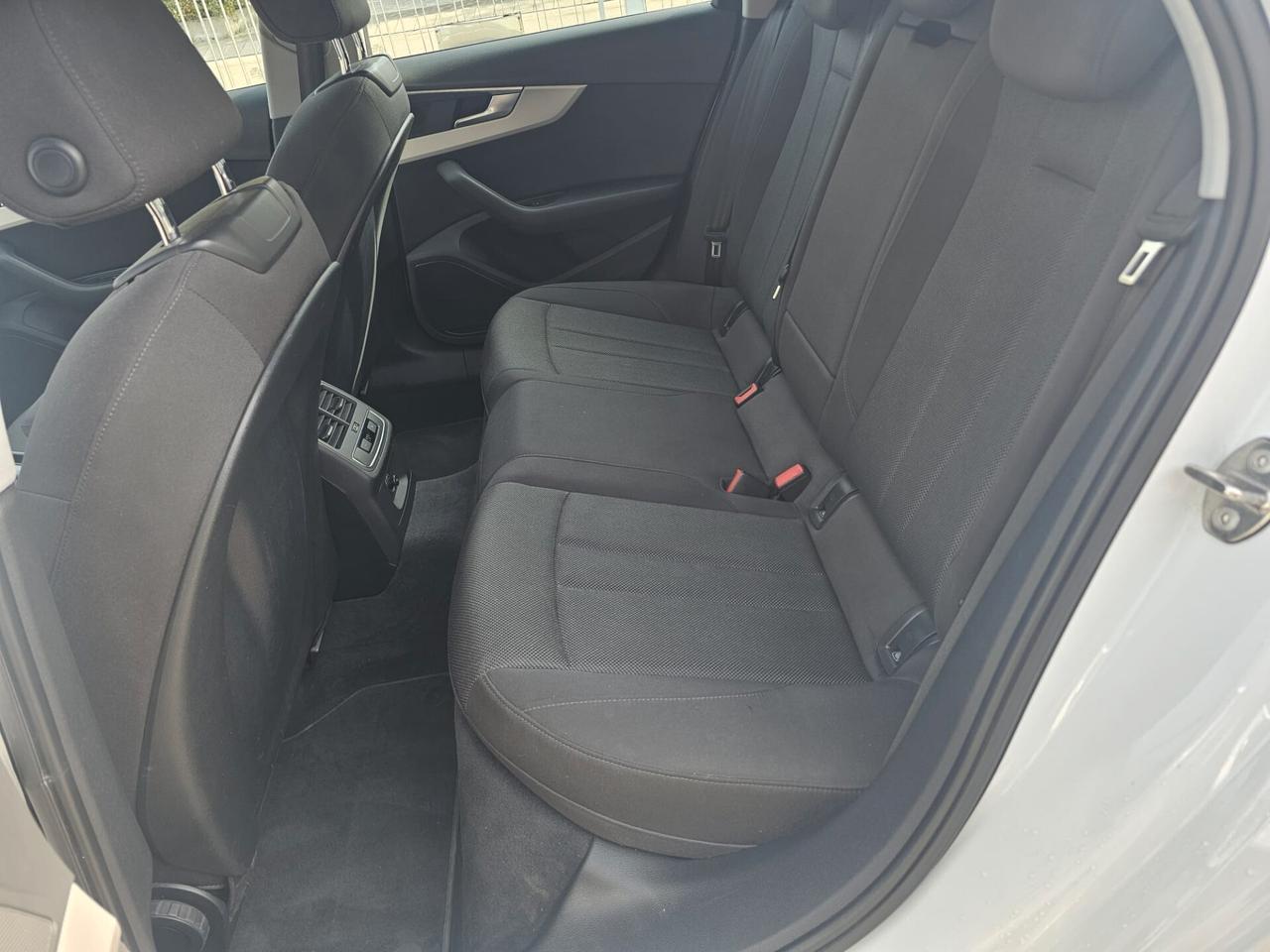 Audi A4 Avant 2.0 TDI clean diesel Business