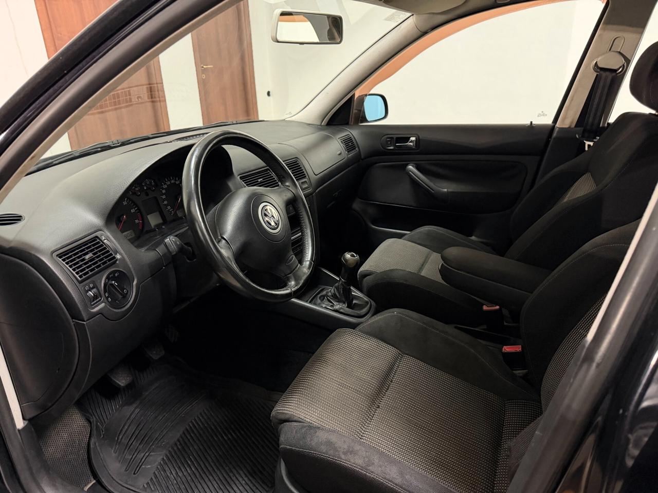 Volkswagen Golf 1.6 16V cat 5 porte Highline NEOPATENTATI