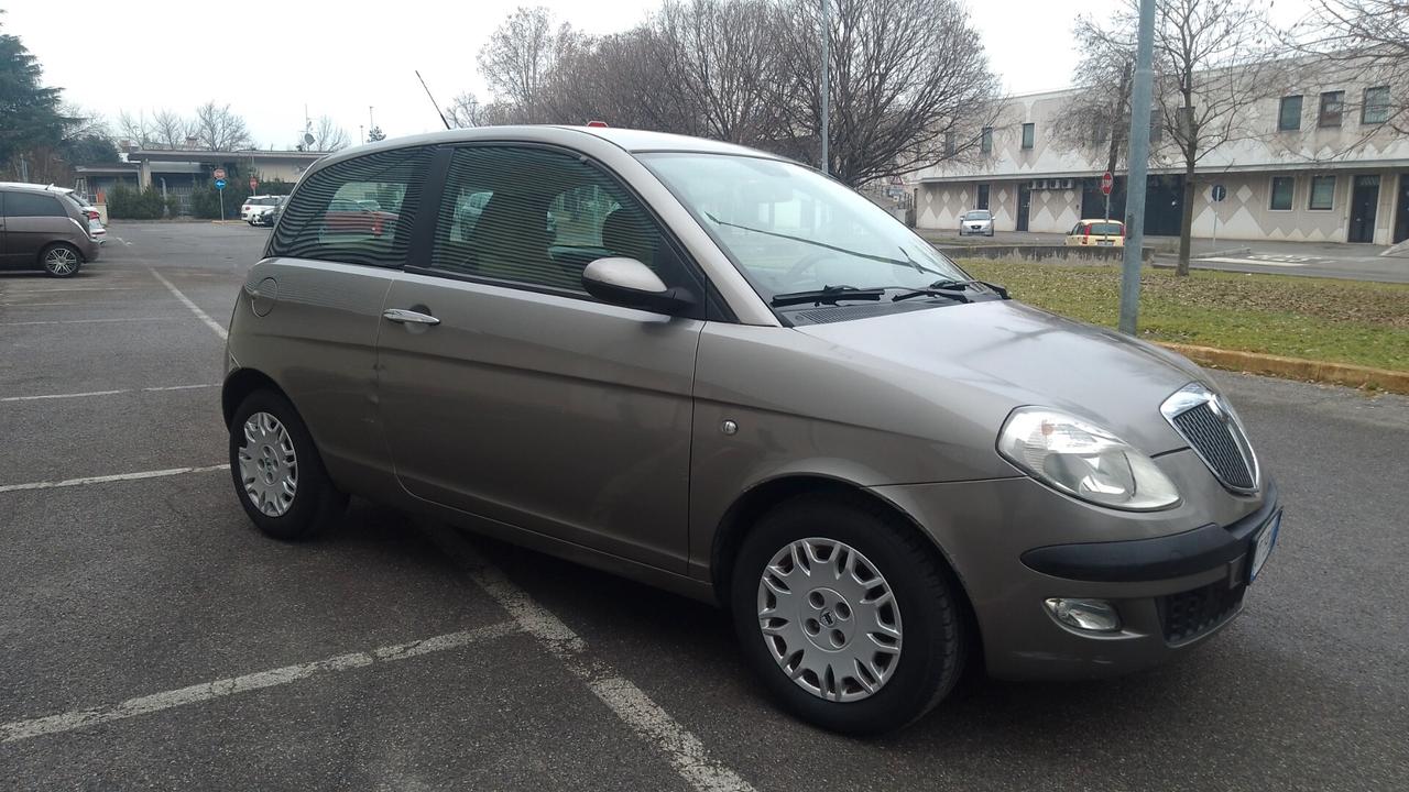 Lancia Ypsilon 1.2 BZ neopatentati 2005