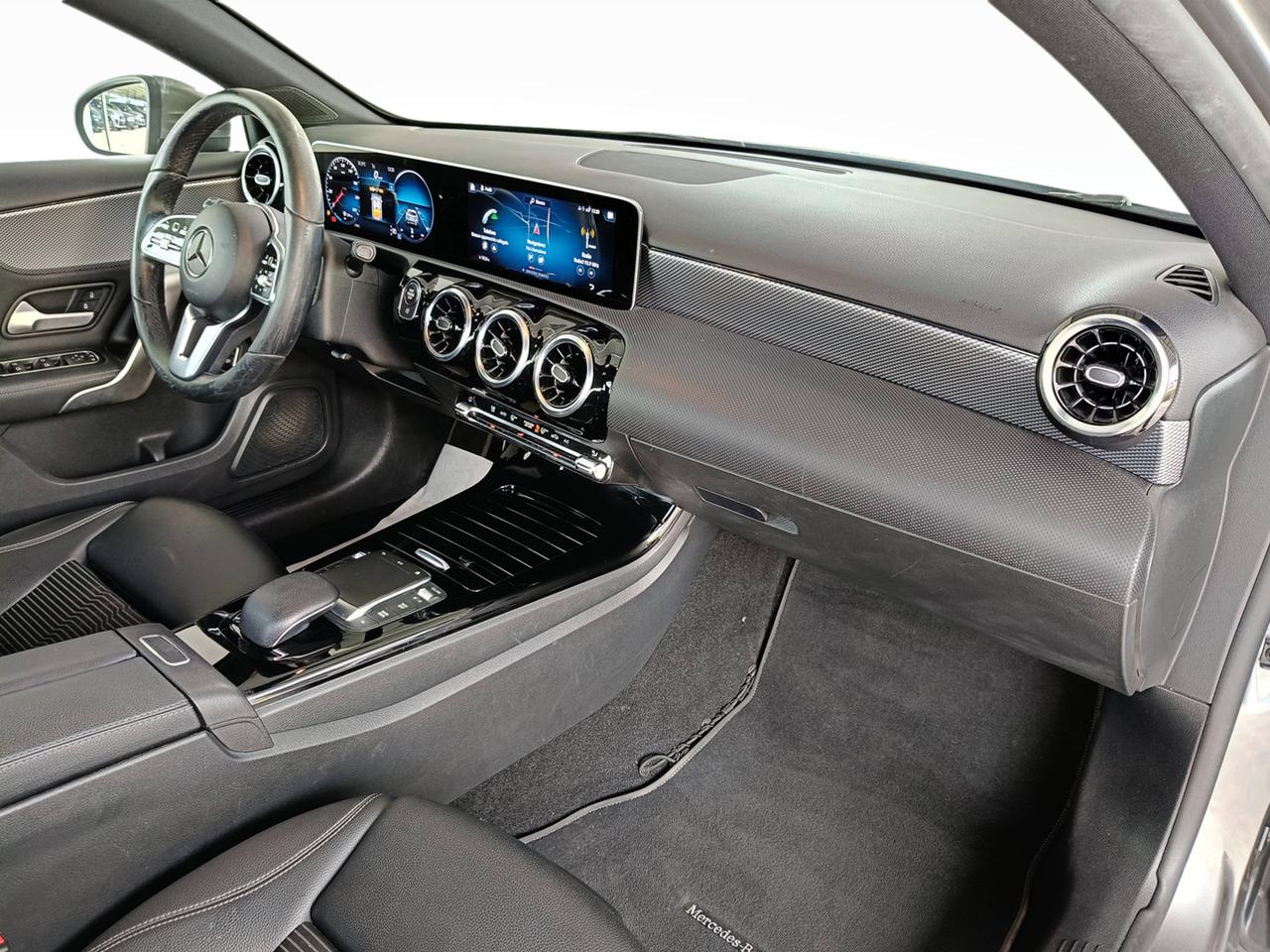 Mercedes-Benz Classe A - V177 2018 - A 180 d Sport auto
