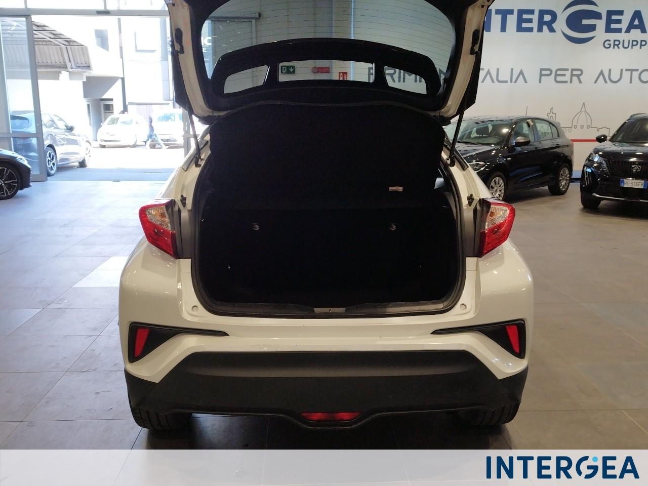 TOYOTA C-HR 1.8h Trend 2wd e-cvt