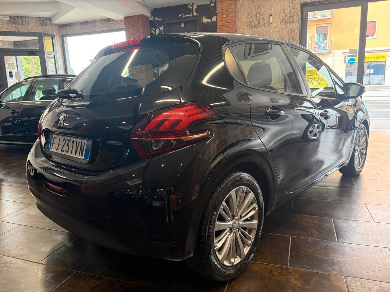 Peugeot 208 PureTech 82 5 porte Allure