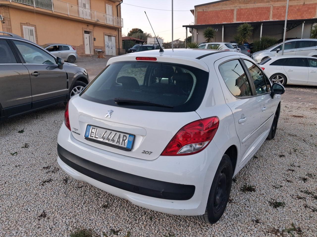 Peugeot 207 1.4 HDi 70CV 5p. Allure