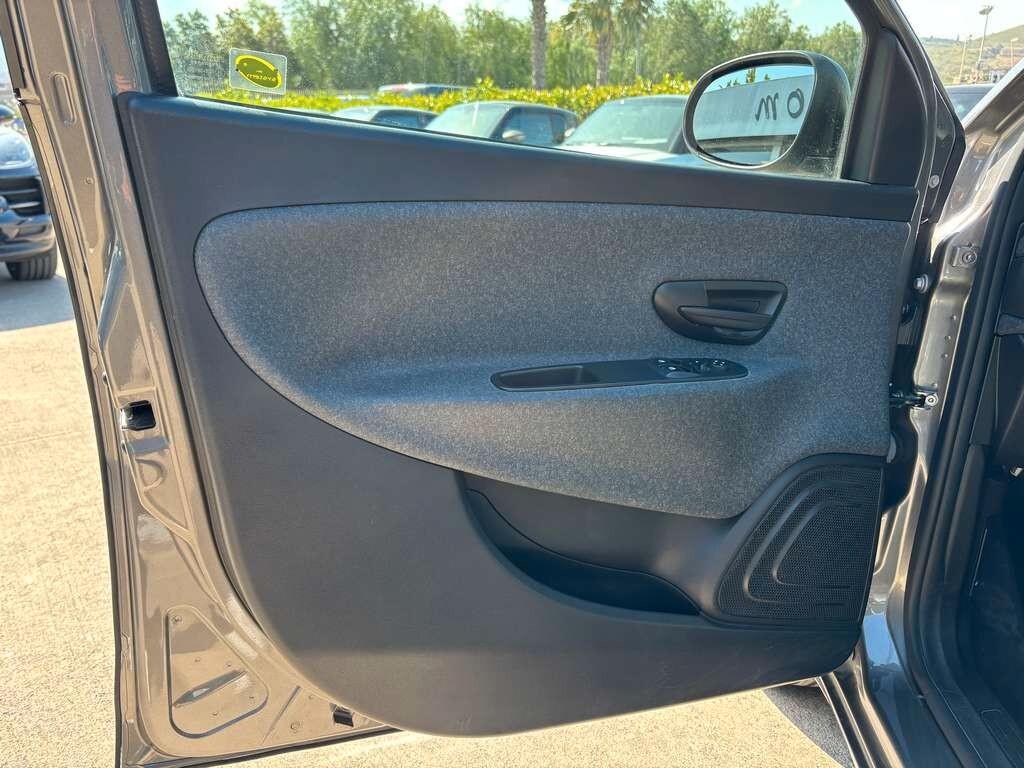 Lancia Ypsilon 1.2 69 CV 5 porte S&S 2019 / KM 44.000 Tua a solo 92 Euro al mese