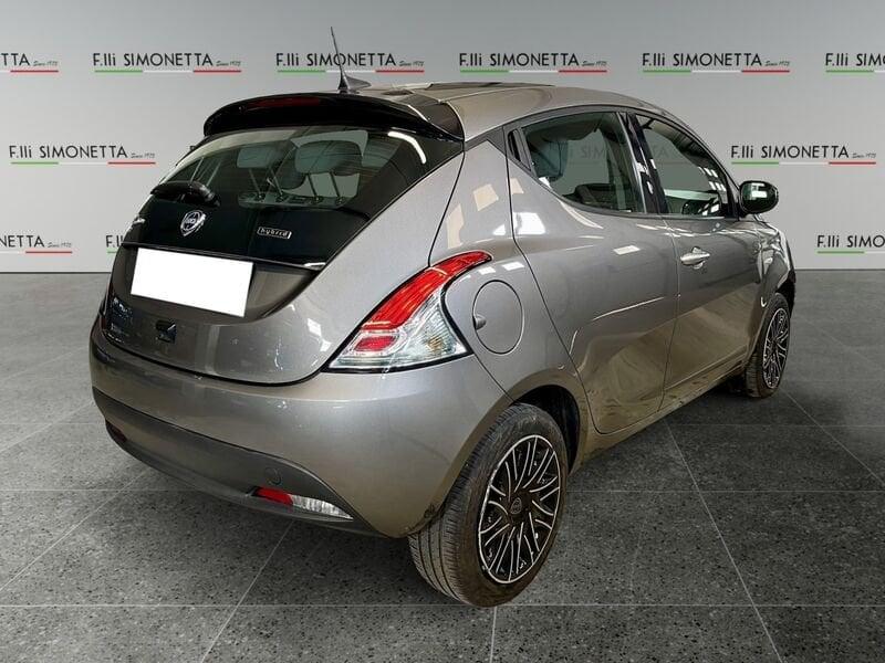Lancia Ypsilon 1.0 firefly hybrid Gold s&s 70cv 5p.ti - AZIENDALE