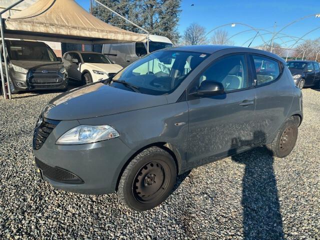 Lancia Ypsilon 0.9 TwinAir 85 CV 5 porte Metano Ecochic Silver - VETTURA GRANDINATA