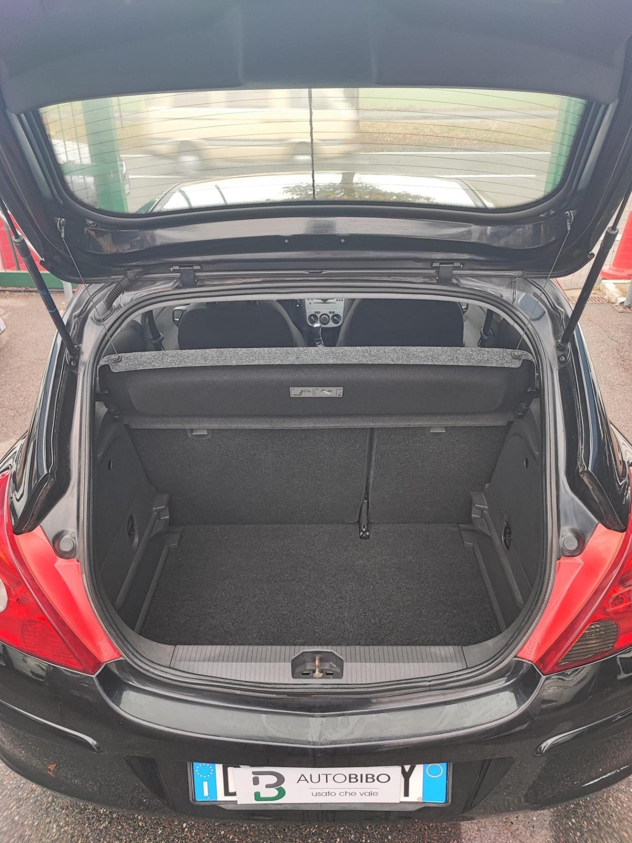 Opel Corsa 1.2 3 porte Sport