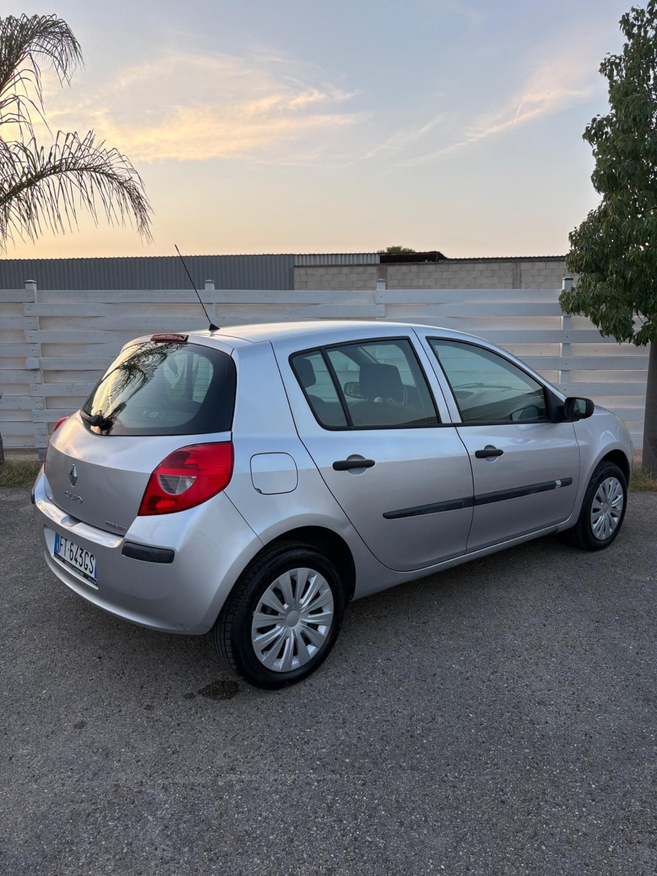 Renault Clio 1.2 5 porte 116.000 km adatta a neopatentati