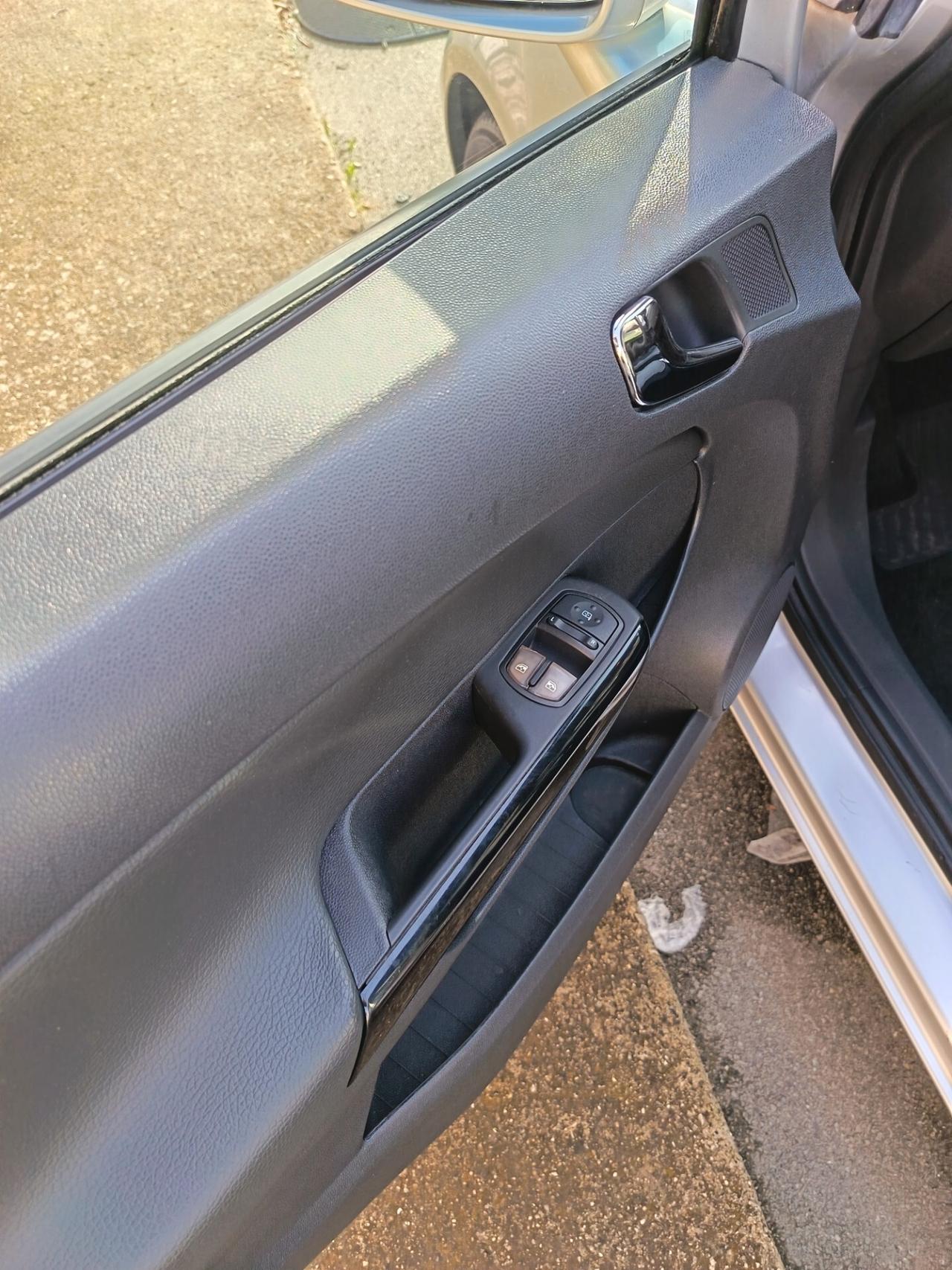 Opel Corsa 1.2 5 porte Cosmo