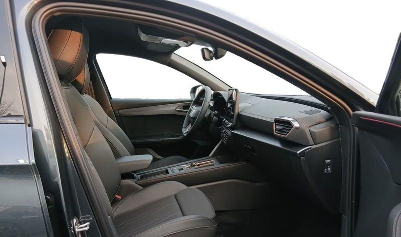Cupra Leon Leon Sportstourer 1.5 Hybrid 150 CV DSG 18" Gancio Camera