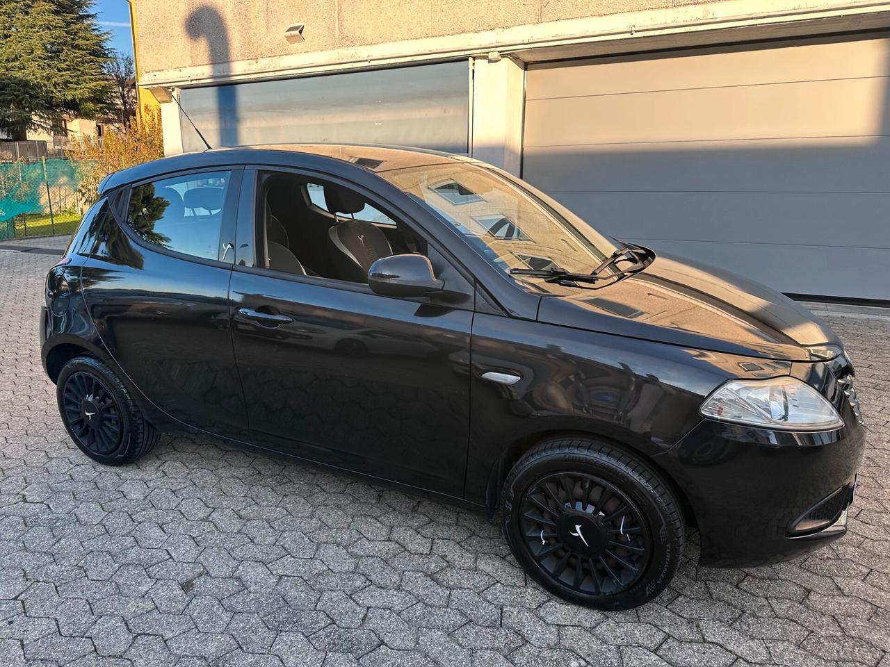 Lancia Ypsilon 1.2 69 CV 5 porte Silver