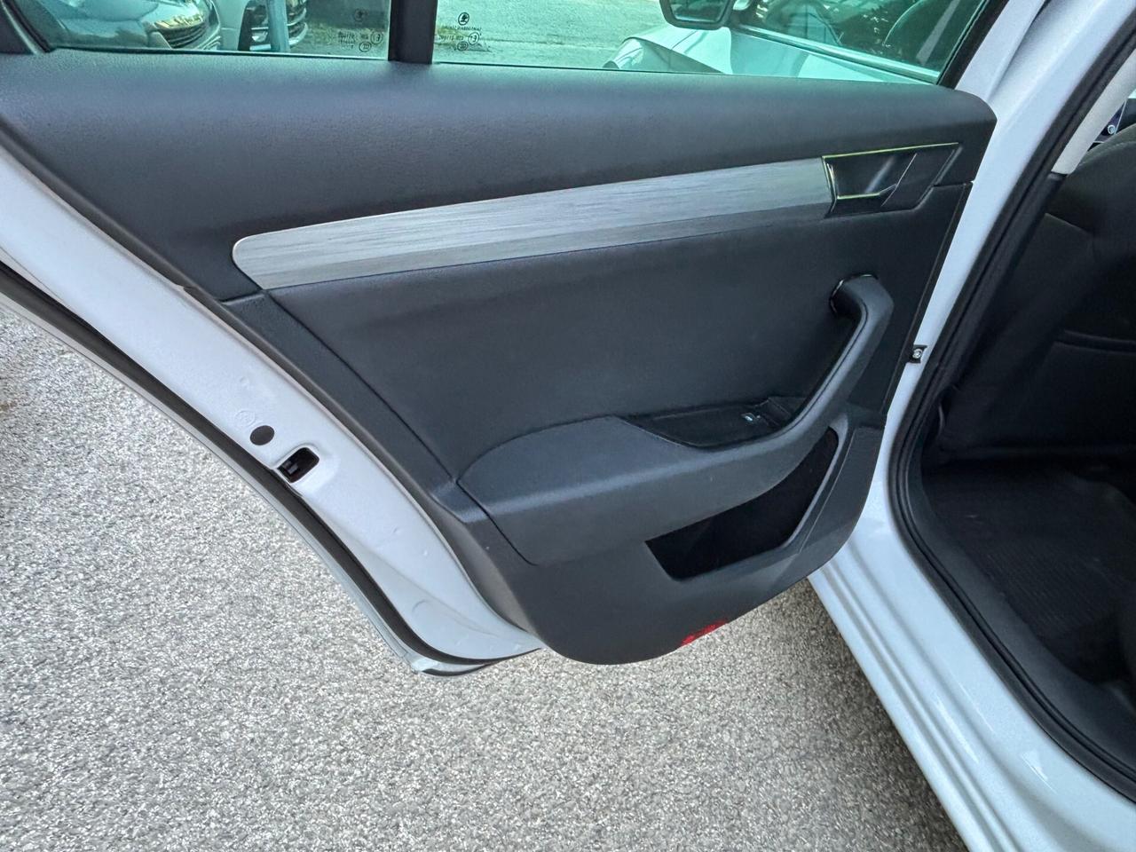 Skoda Superb 2.0 TDI 150CV DSG Wagon Executive