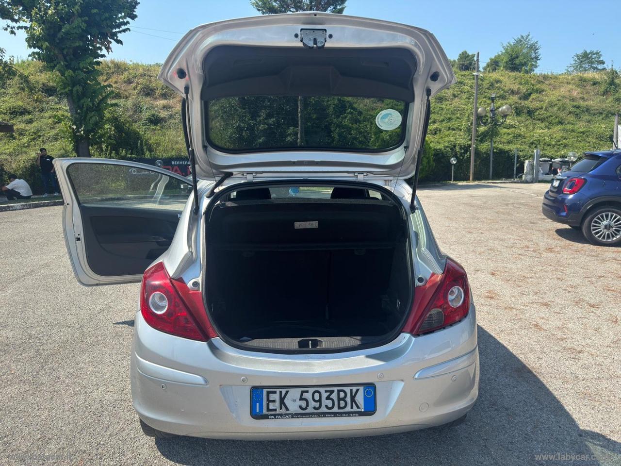 OPEL Corsa 1.2 3p. b-color