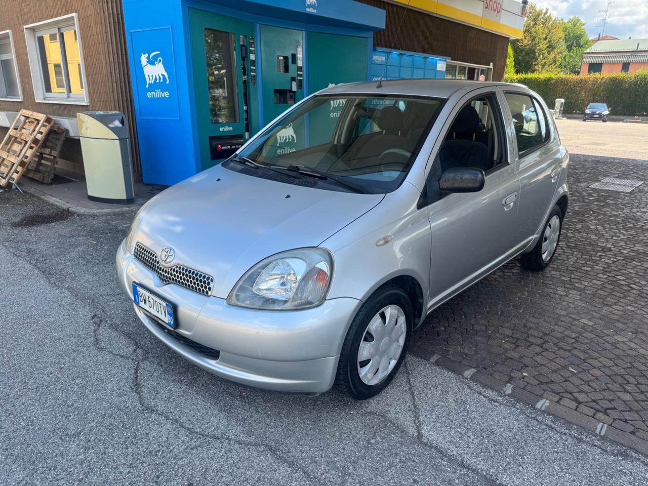 Toyota Yaris 1.0i 16V cat 5 porte Sol