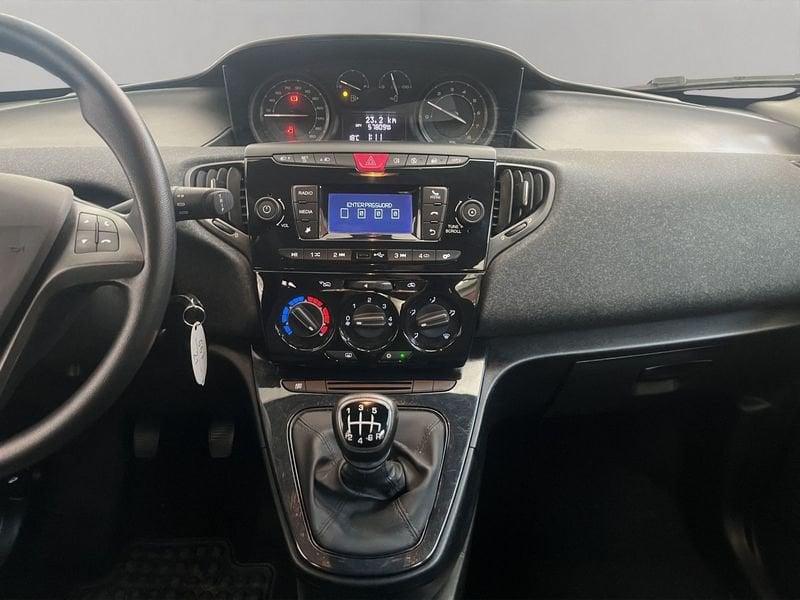 Lancia Ypsilon Ypsilon 1.0 firefly hybrid Silver s&s 70cv - PROMO SIRONIAUTO+