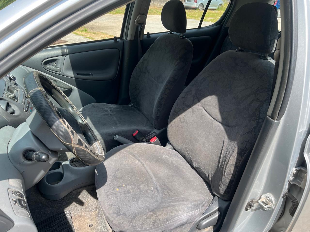 Toyota Yaris 1.3i 16V cat 5 porte Luna