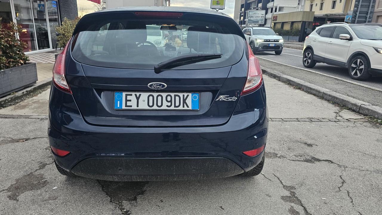 Ford Fiesta 1.2 60CV 5 porte Black & White Edition
